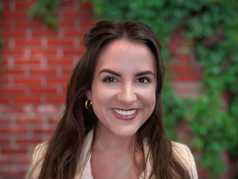 Lindsay Owens Headshot